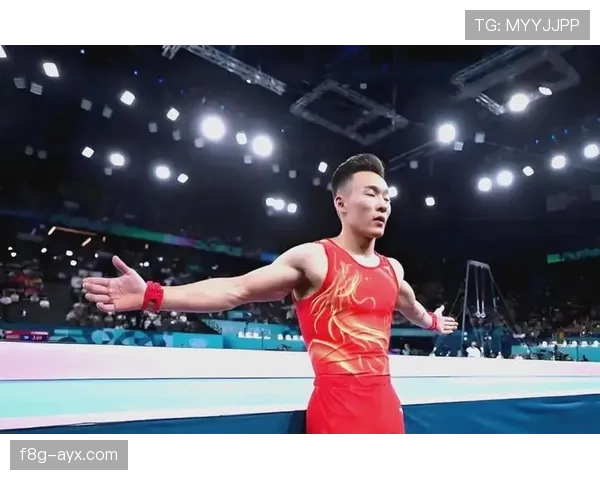 肖若腾赛前啃鸡腿,领奖台下喝蛋白粉像在逃饭桶 肖若腾赛前啃鸡腿,领奖台下喝蛋白粉像在逃饭桶