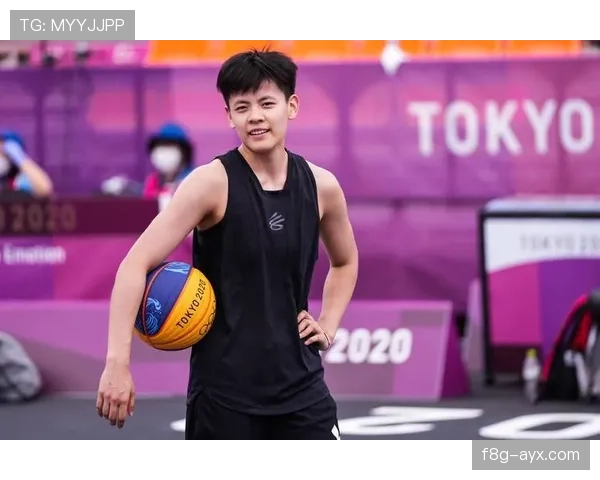 杨舒予训练完直接啃鸡腿？这自律和放纵的切换也太真实了