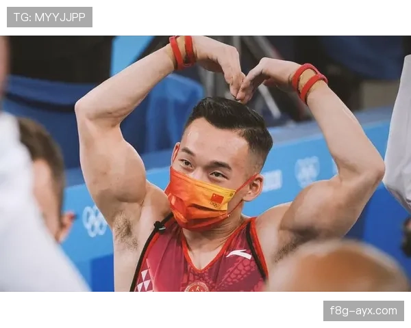 肖若腾赛前啃鸡腿的样子被拍到了，这反差谁懂啊